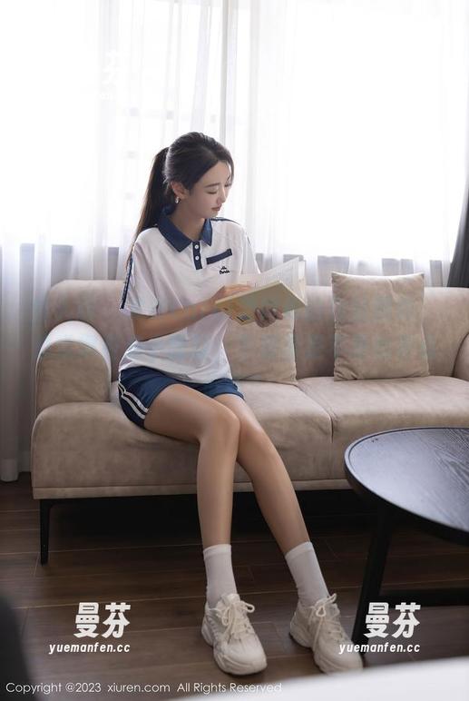秀人网 - 发现Carol周妍希的白丝图包，总觉得有点小暧昧，下载量是不是也有点低调？