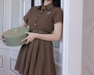 秀人网 – 当奶牛遇上luvian本能：图库里的奇遇记