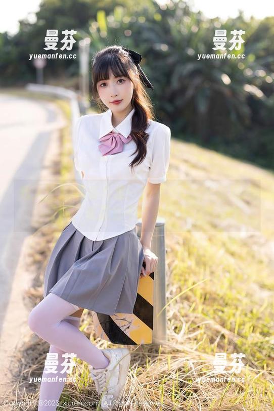 秀人网 - 泳装合集：养乐多DoDo挺进海滩，衣服会不会变成浮标？