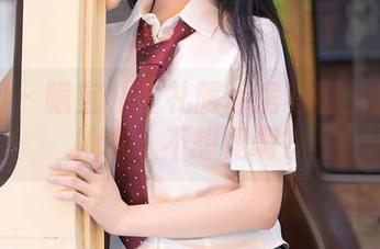 秀人网 – 曦宝儿的礼服私房写真：是不是她本人不想见啊？