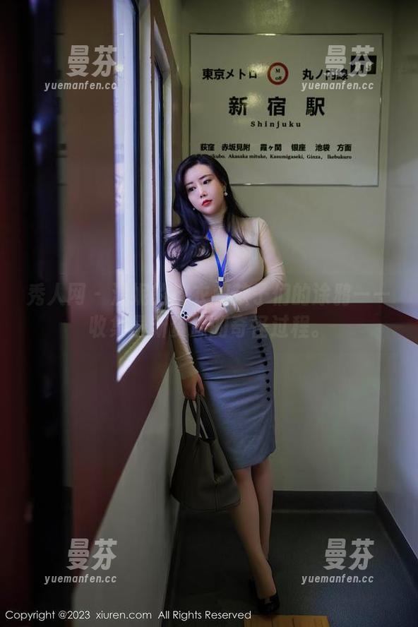 秀人网 - 温妮的皮衣和孩子们的涂鸦——收集最新资源的奇怪过程。