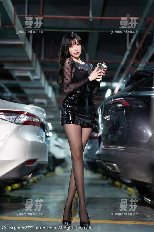 秀人网-黄婧GIGI 秀人网 - 黄婧GIGI的定制时刻:当秘书遇上超模