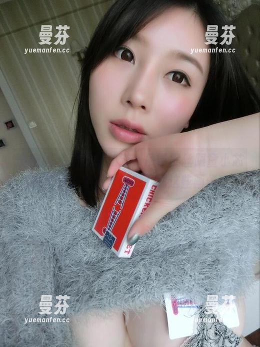 微密圈 - 突然想知道，吊带黑丝跟童小芯的关系有多深，快来下载这些画像！