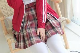 紧急企划 – 泳池里的小奶糕Milky，高清风景只为你的下载需求服务！