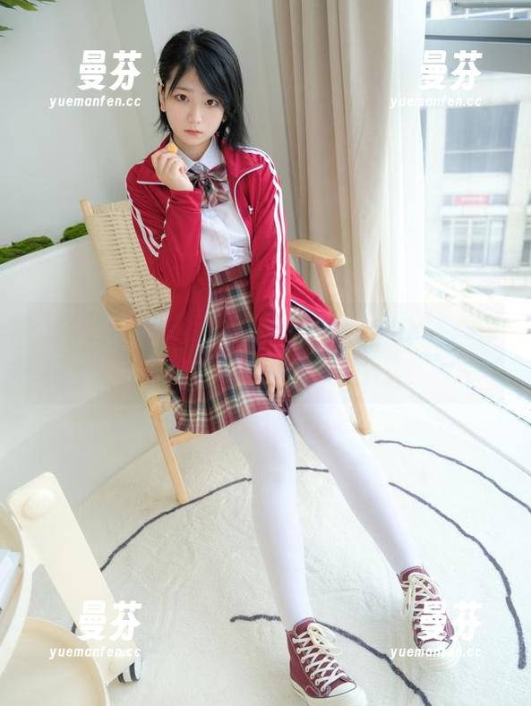 紧急企划 - 泳池里的小奶糕Milky，高清风景只为你的下载需求服务！