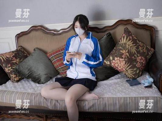 紧急企划 - 小枫黑白之旅，无圣光美图中，有猫的影子在游荡。