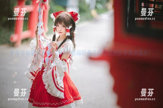 你没有听错，花柒Hana带着崩坏和白露的福利图集飘来飘去！