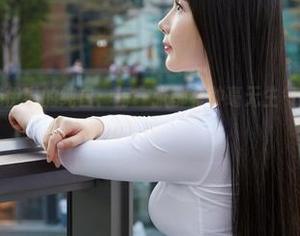 蜜桃社 – 精选伊琳的纯白：每一张都有种毫无生气的美，夸还是不夸？