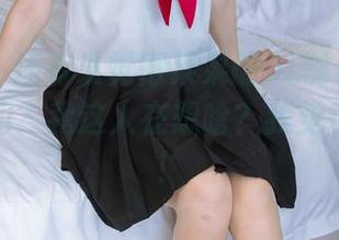 袜啵啵 – 还有谁觉得果果的OL制服更新挺有意思的？我这人在想啥？我觉得有点迷！