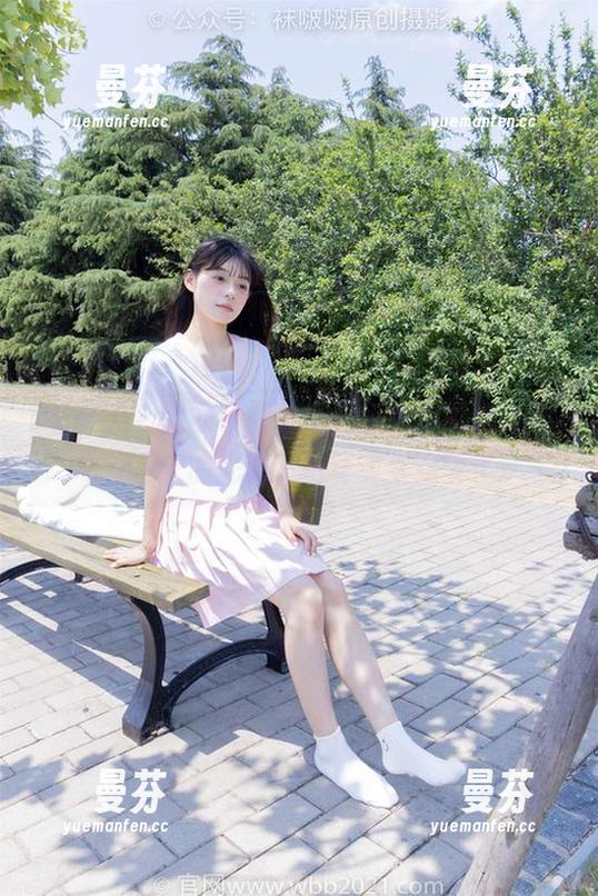 袜啵啵 - 图集中，稚予的婚纱小礼裙让你忘却圣光的光鲜——真实太重要了。