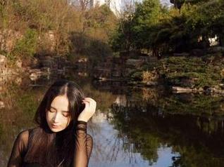 微密圈 – 免费获取辣妈女神睡衣套图，谁不想多看几眼呢？