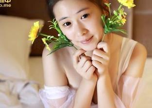 青豆客 – 难以忽视的佟蔓，图片中的腿竟然让我怀疑我眼前的比例…