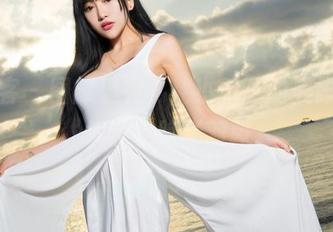 青豆客 – 图库里有“纯小希”的美脚，遗憾没有隐形羽翼