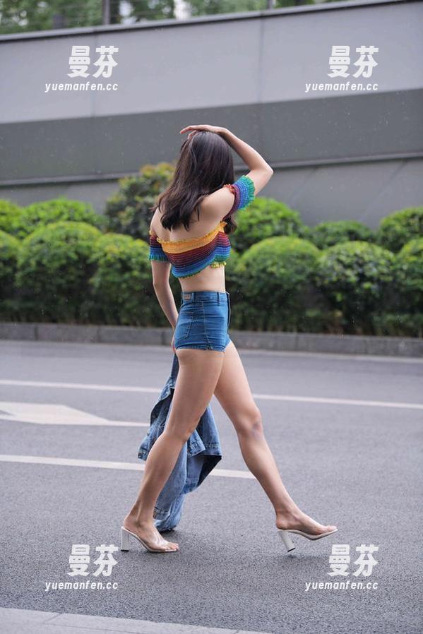 魔镜街拍-艾小青 魔镜街拍 - 玩转旗袍!艾小青图集定制,街头的奇遇惊喜不断!